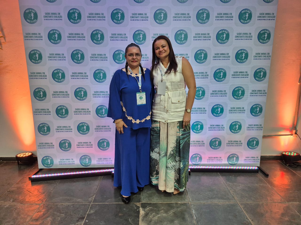 Lettiere Lima e Elaine Serrão, veterinárias da ADEPARÁ