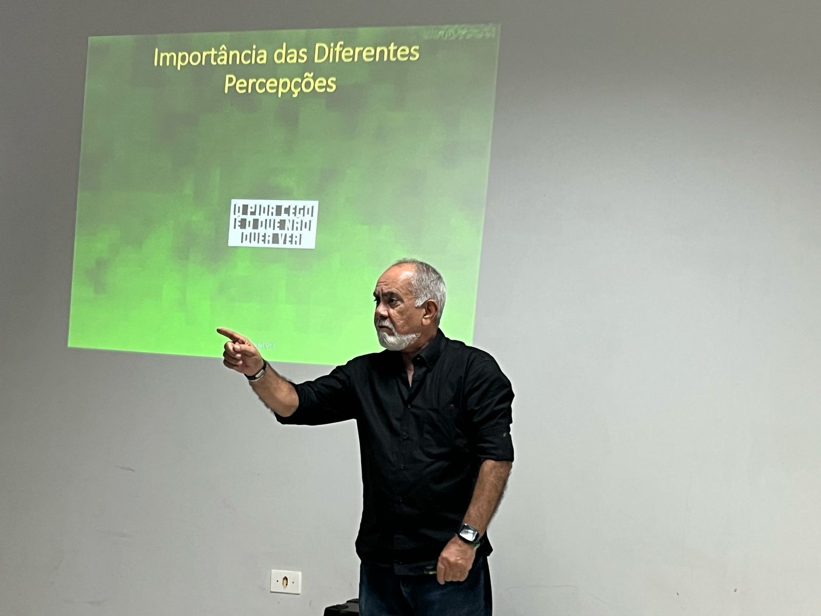 professor Loris Neves, especialista em desenvolvimento de pessoas