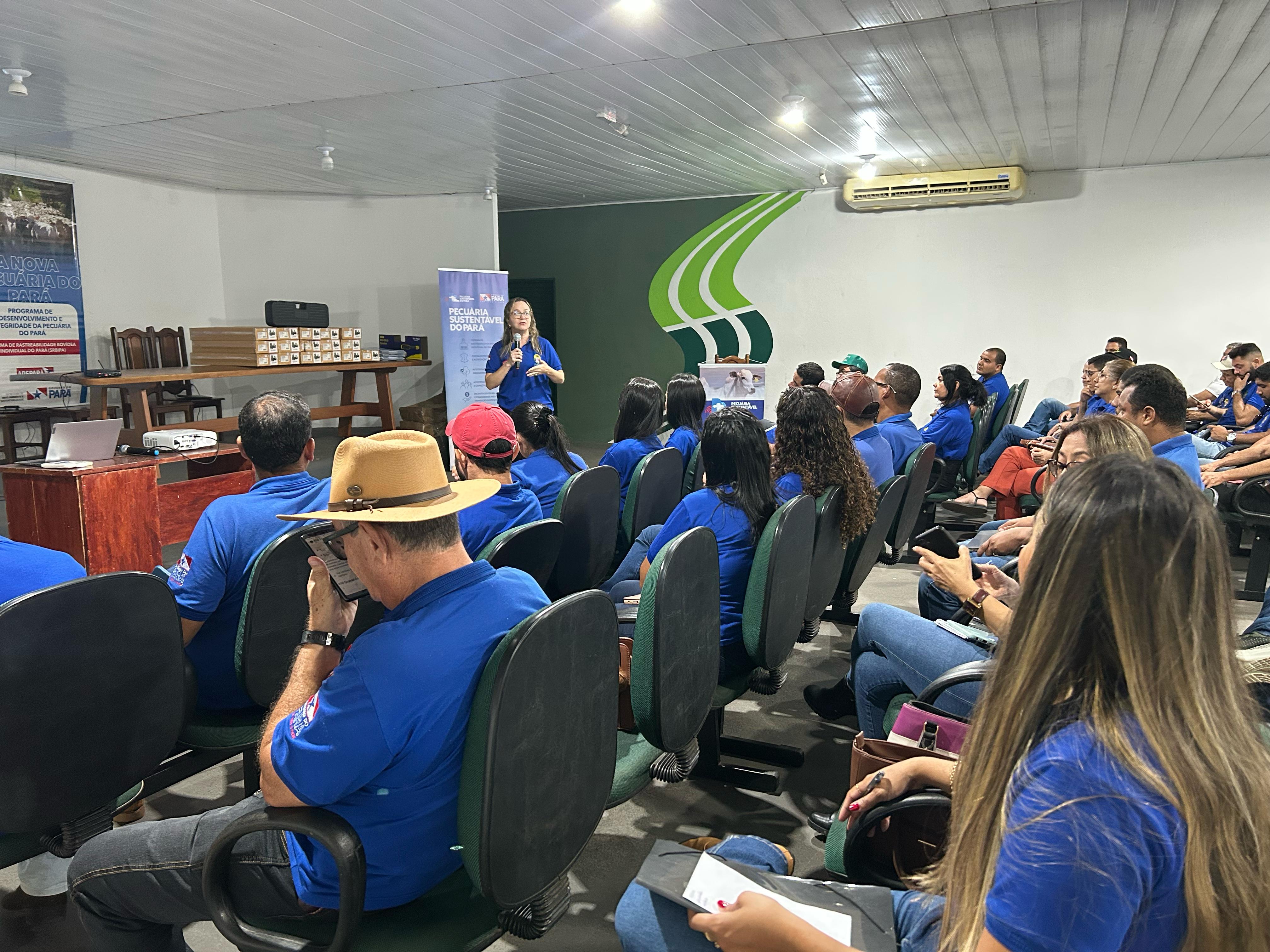 auditorio lotado para assistir a palestra sobre rastreabilidade e OPR